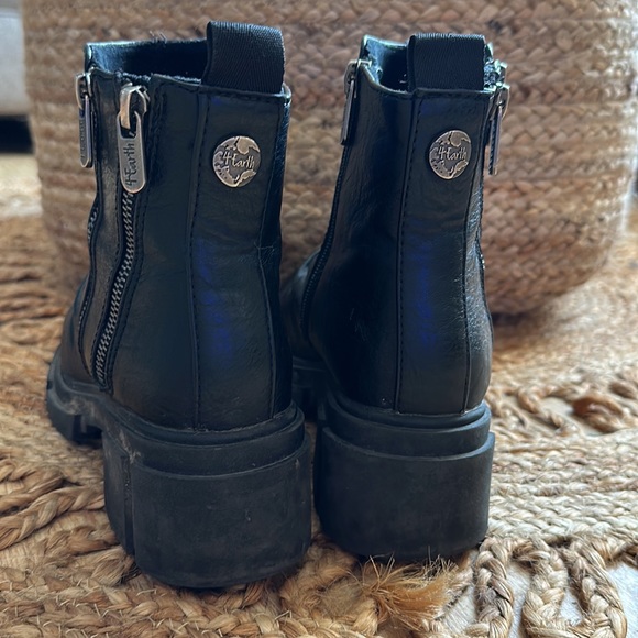 4 Earth by Blowfish W’s chunky sole boots. 7 - Picture 3 of 5